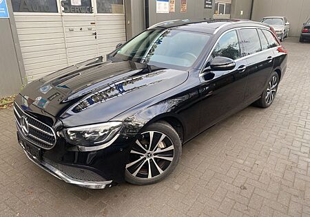Mercedes-Benz E 300 T-Modell de / Augmented Reality / PANORAMA