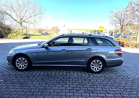 Mercedes-Benz E 250 E 250T CGI Autom.Navigation,Xenon,Top-Zustand !