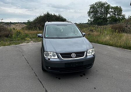 VW Touran gebraucht kaufen VW Touran Volkswagen 2.0 TDI Highline Highline