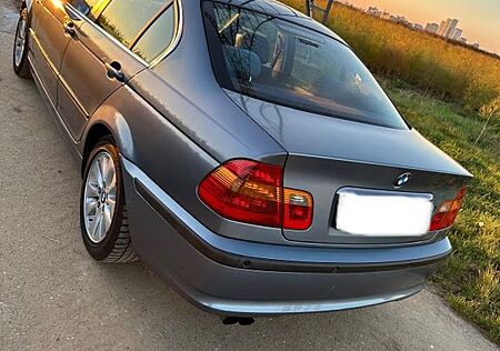 BMW 320i -