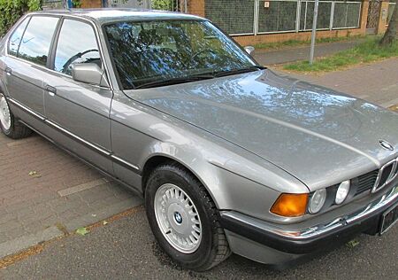 BMW 735i E32 TÜV NEU aus 1.Hand