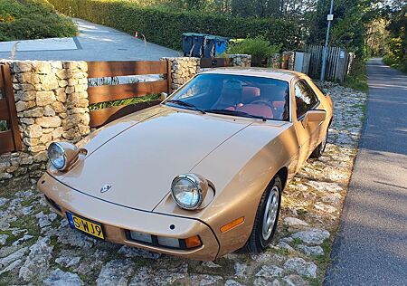 Porsche 928 4,5L V8 low mileage 1982 fully restored