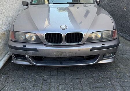 BMW 523i