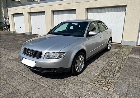 Audi A4 2.4 V6 Benziner Automatik