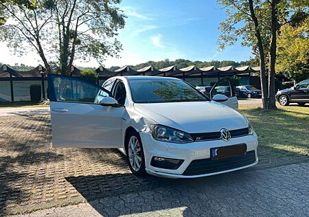 VW Golf Volkswagen 1.6 TDI R-Line NAVI Einparkhil Wippen Euro6