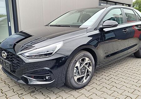 Hyundai i30 HB Family*LED*Navi*Shzg*Lhzg*PDC*Cam*16Zoll*