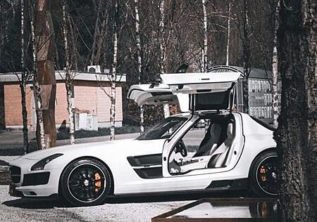 Mercedes-Benz SLS AMG 6.2 V8 -