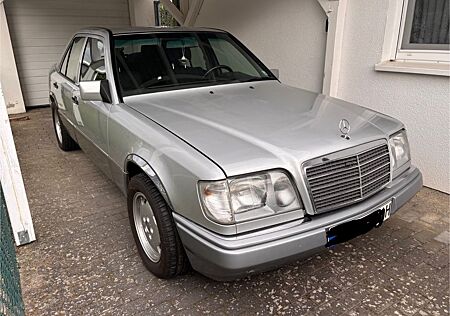 Mercedes-Benz 220 E220 W124