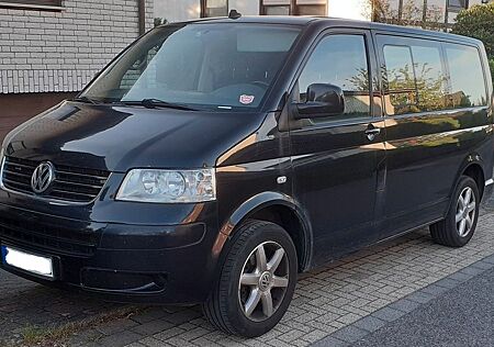 VW T5 Caravelle Volkswagen , Bus, 9 Sitzer, Highline