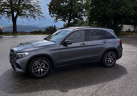 Mercedes-Benz GLC 300 Mercedes 4MATIC AMG Line Night-Paket