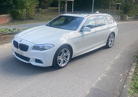 BMW 530d xDrive Touring A Luxury Line Luxury Line