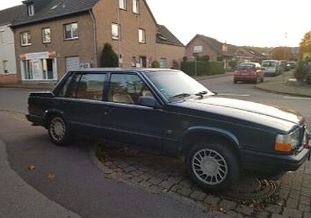 Volvo 744 TÜV/AU Neu! Original Kilometer