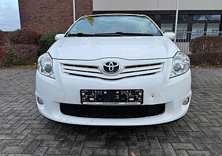 Toyota Auris Life+
