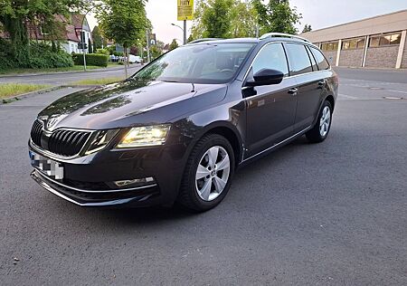 Skoda Octavia 1.6 TDI DSG Style*ACC*LED*PDC*LEDER*