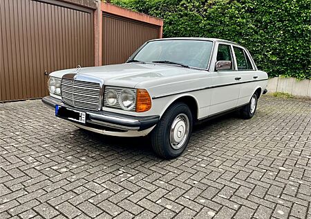 Mercedes-Benz 200 gebraucht kaufen Mercedes-Benz 200 W 123 Automatik Schiebedach H Kennzeichen