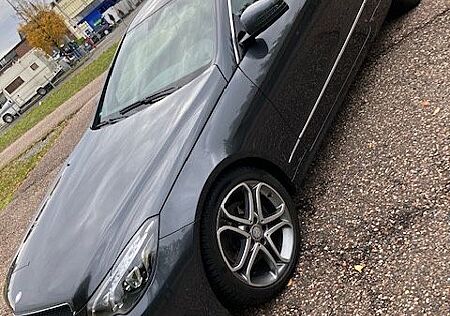 Mercedes-Benz E 220 Coupé CDI BlueEFFICIENCY AVANTG....