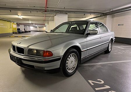 BMW 728i