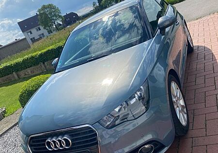 Audi A1 +Navi+Freisprecheinrichtung+PDC+TÜV neu+SHZ