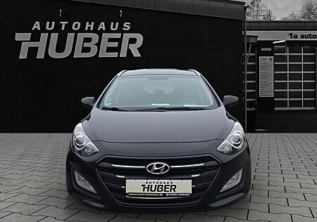 Hyundai i30 blue Classic 1.6 CRDi Kat SCHECKHEFT
