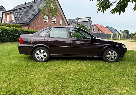 Opel Vectra 1.6 -