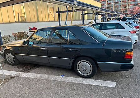 Mercedes-Benz 230
