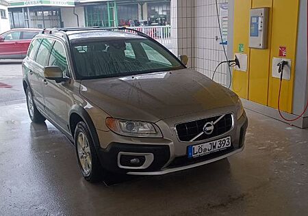 Volvo XC 70 XC70 D5 AWD Summum - Leder, Kurvenlicht...