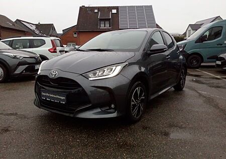 Toyota Yaris 1.5 Hybrid ''Tageszulassung'' Hybrid Teamp
