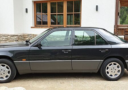 Mercedes-Benz E 320 AVANTGARDE Avantgarde in perfektem Zustand