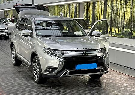 Mitsubishi Outlander , Diamant+ 360°Kam+NAVI+LED+Totwinkel..