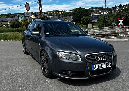 Audi A4 3.2 FSI quattro Avant -