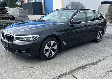 BMW 520 i Touring Leder|Kamera|AHK|ACC|Parkassistent