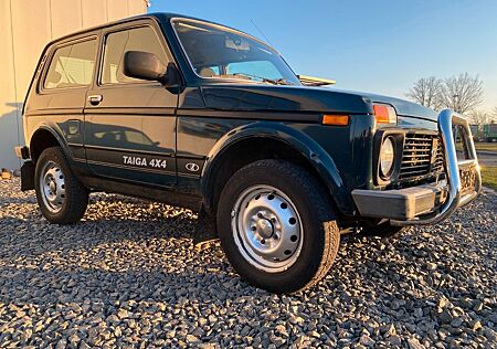 Lada Niva Taiga 4x4 1. HAND AHK SPERRE UNTERSETZUNG