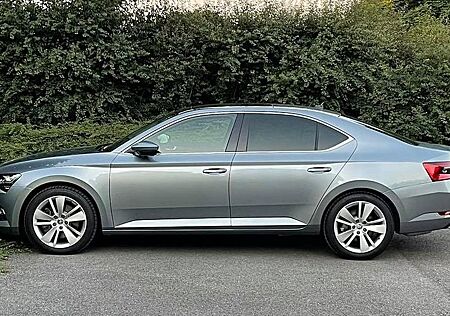 Skoda Superb 2.0 TSI DSG 4x4 STYLE mit STHZ, Garantie
