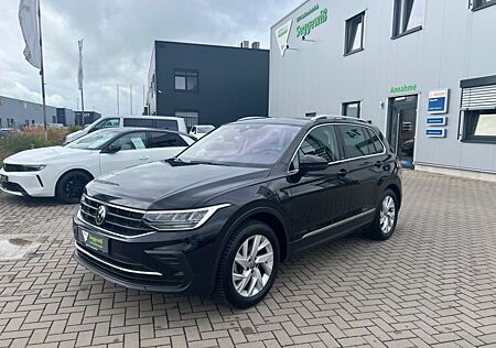 VW Tiguan Volkswagen 1.5 TSI DSG Move Navi AHK LED Kamera SHZ