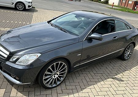 Mercedes-Benz E 250 Coupé BlueEFFICIENCY ELEGANCE ELEGANCE