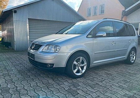 VW Touran Volkswagen Trendline 7Sitz/AHK/TÜV NEU