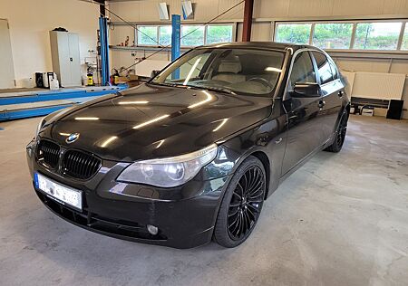 BMW 545i A -