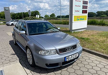 Audi RS4 2.7 quattro -