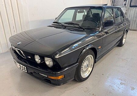 BMW M5 M535i E28 ein Oldtimer aus Anfang der M-Familie