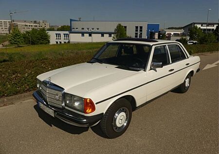 Mercedes-Benz 230 230E - W123