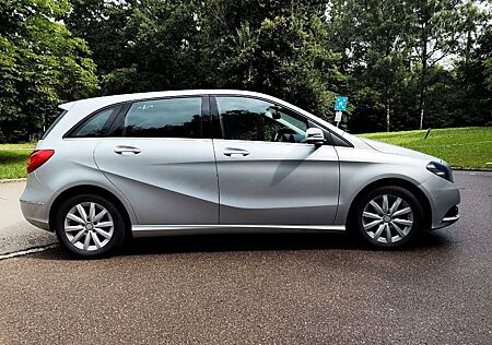 Mercedes-Benz B 180 122 PS Bj. 07.2014