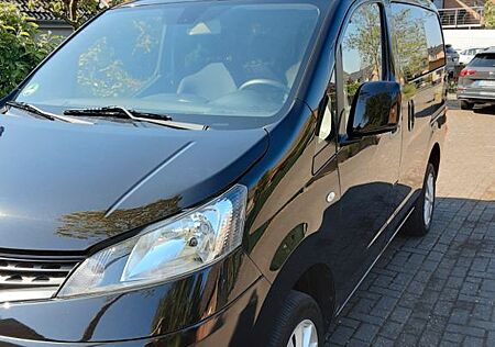Nissan NV200 Tekna Rollstuhlumbau