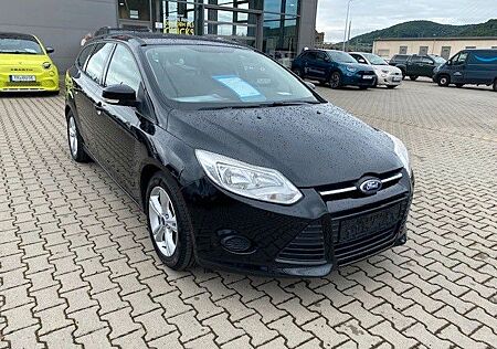 Ford Focus 1,0 EcoBoost Turnier Sitzheizung - AHK