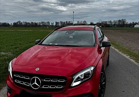 Mercedes-Benz GLA 200 DCT -