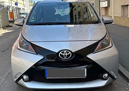 Toyota Aygo (X) Aygo (X) 1,0-l-VVT-i x-play touch x-play touch
