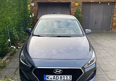 Hyundai i30 ***Sitz-/ Lenkradheitzung, Apple CarPlay***