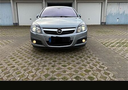 Opel Signum Edition Plus 2.2 Direct Automatik Edi...