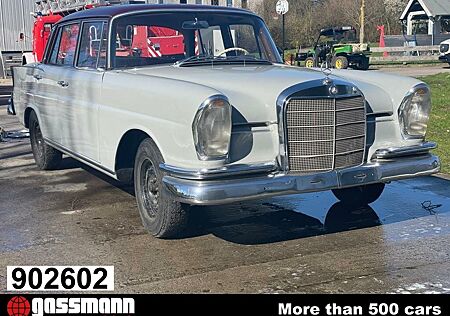 Mercedes-Benz 220 SEB Heckflosse W111/3