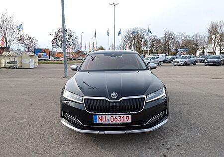 Skoda Superb Combi Scout 4x4 2,0TDI DSG Matrix Navi