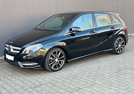 Mercedes-Benz B 180 Sportpaket Bi-Xenon Kamera Standheizung